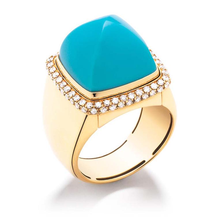 The FRED Pain de Sucre gemstone cocktail ring features an interchangeable cabochon turquoise, which can be swapped with eight additional choices of gemstone, including chalcedony and amethyst. €6,490.